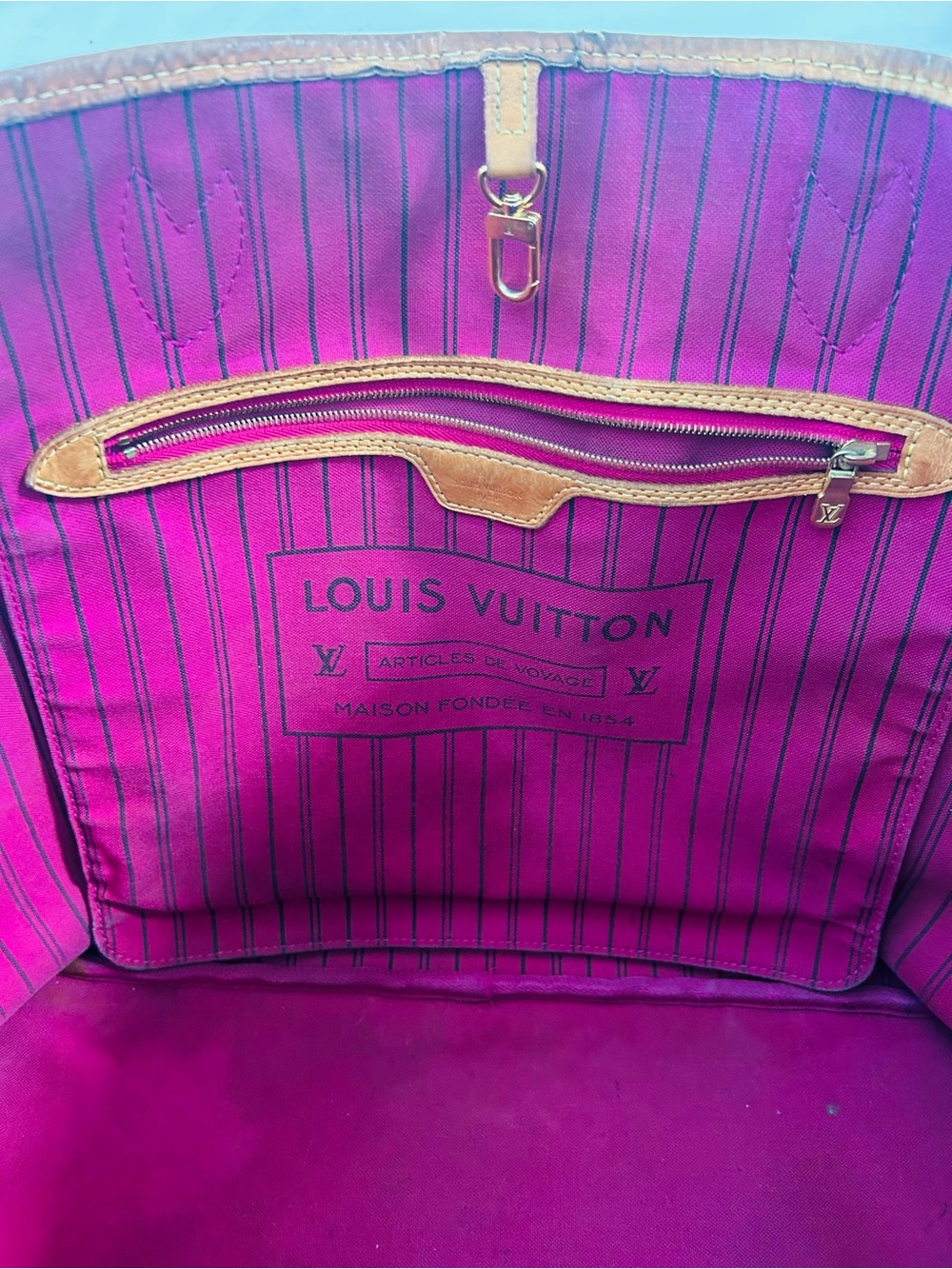 Louis Vuitton Neverfull GM 
❤️Bundle 2 items and save 10%❤️ - Picture 15 of 16